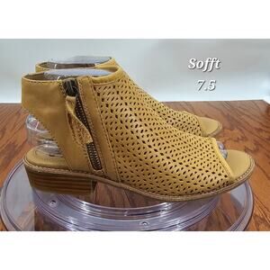 Sofft
Natesa Perforated Open Toe Sandal